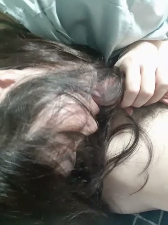 사까시로 잠투정 부리는 귀여운 여친 썸네일