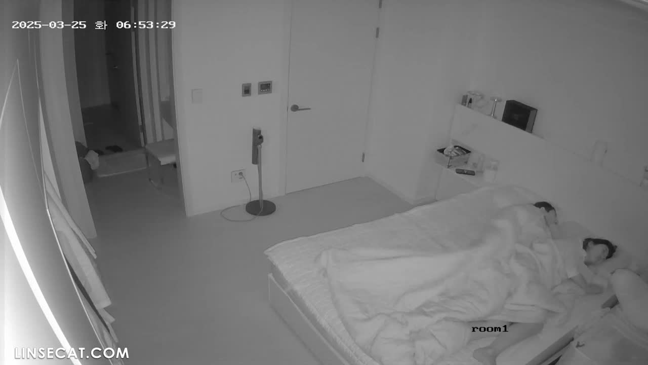 [신작] 남편은 아내가 성관계 중 오르가즘을 느끼면 그 후 몰래 자위하지 않는다는 사실을 발견했습니다. [해킹당한 한국 가정용 IP 카메라] [단독 영상] 썸네일