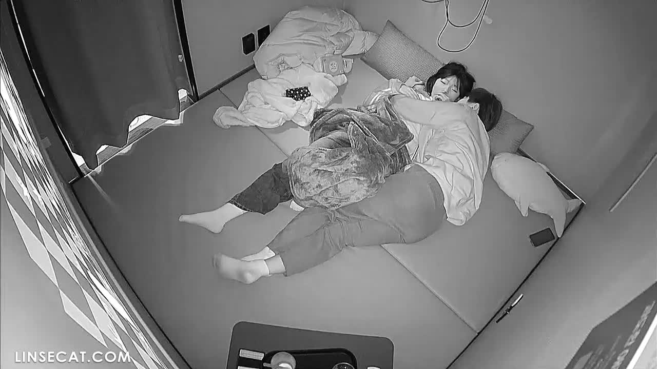 (신작)그녀는 소년의 손가락을 빨고 그의 성기를 만졌다. 그녀의 남자친구는 그녀의 몸에 더 관심이 많았고, 그녀의 젖꼭지와 질을 만졌고, 그녀는 계속해서 몸을 비틀었습니다. [해킹된 한국 영화방 IP카메라] [단독 영상] 썸네일