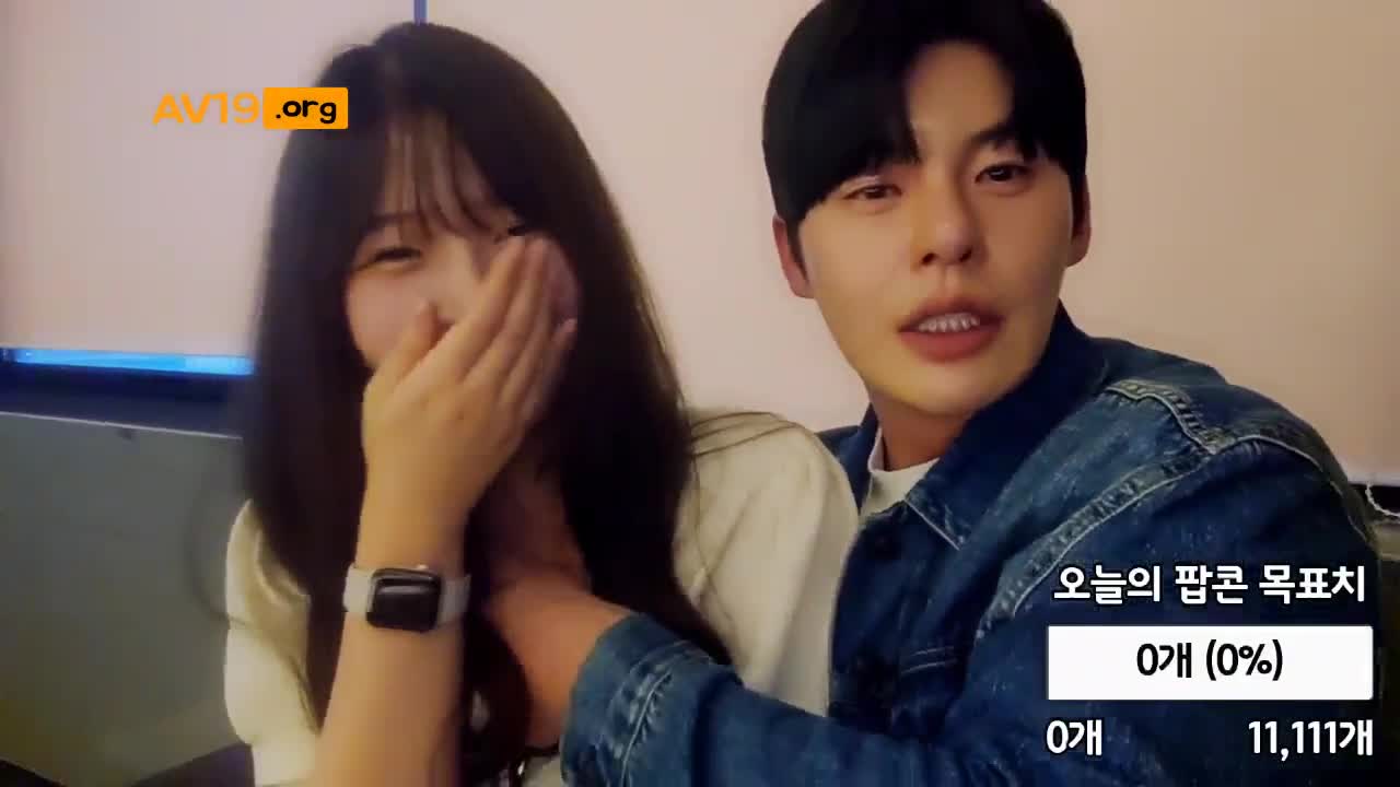 상도 카페에서 헌팅한 존예녀 강제로 물고빨기 썸네일