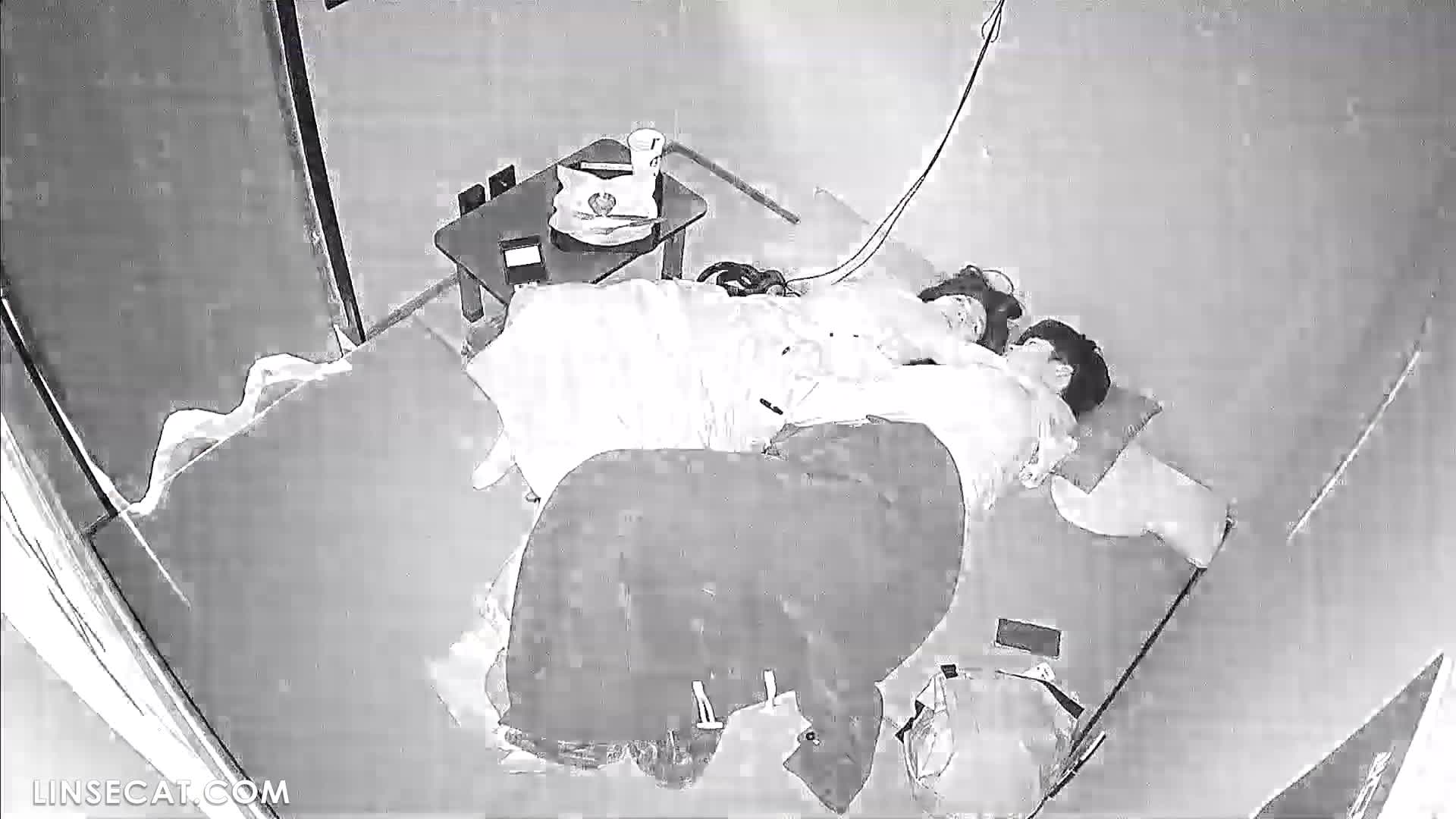 [신작] 한 대학생이 여자친구에게 손으로 여러 번 오르가즘을 선사하자, 여자친구는 그의 성기를 자신의 질에 삽입하는 것을 허락했습니다. 성관계 후, 그는 여자친구에게 몇 번 더 오르가즘을 선사했고, 여자친구는 온몸을 떨었습니다. [해킹된 한국 영화실 IP 카메라] [단독 영상] 썸네일